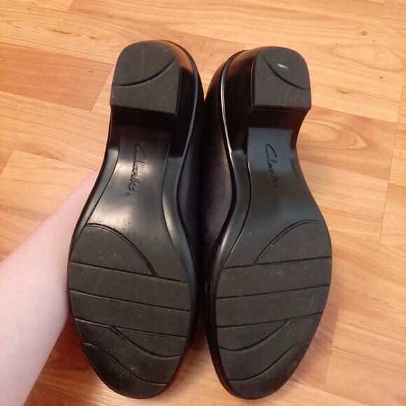 CLARKS Bendables Black Leather Slip-on Loafer with Low Block Heel - Size 9 - Picture 6 of 7